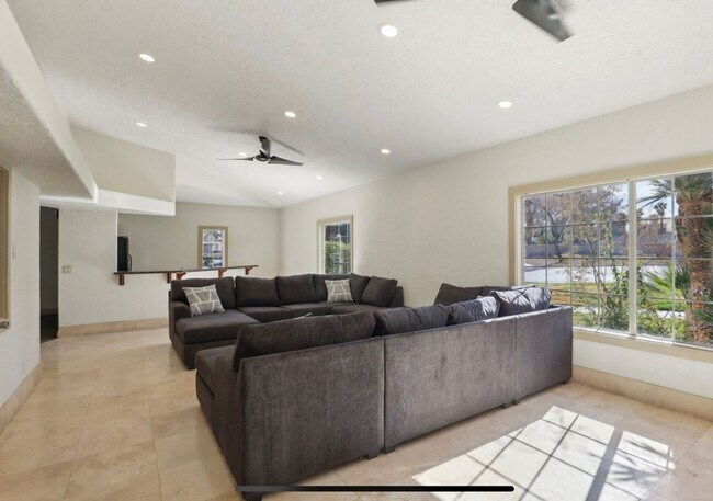 Foto del edificio - Beautiful Condo for Rent and Sale