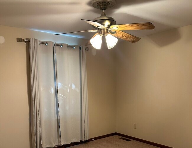 Foto del edificio - 1008 Game Farm Rd