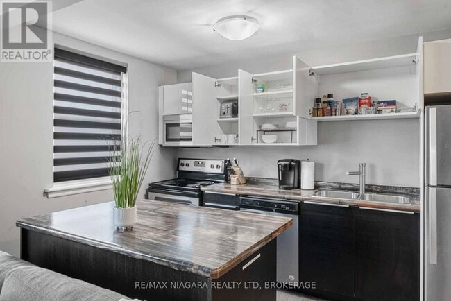 Building Photo - 4538 Huron St