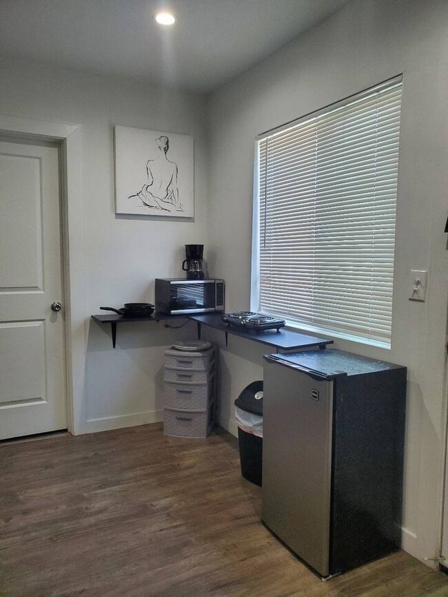 Foto del edificio - 9659 Rincon Ave