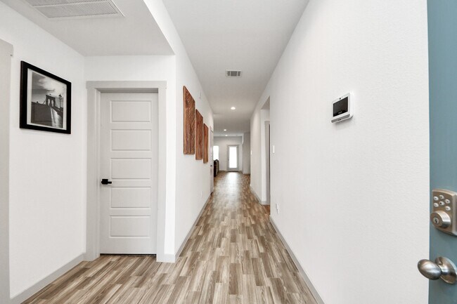 Foto del edificio - 202 Serena Pk Ln