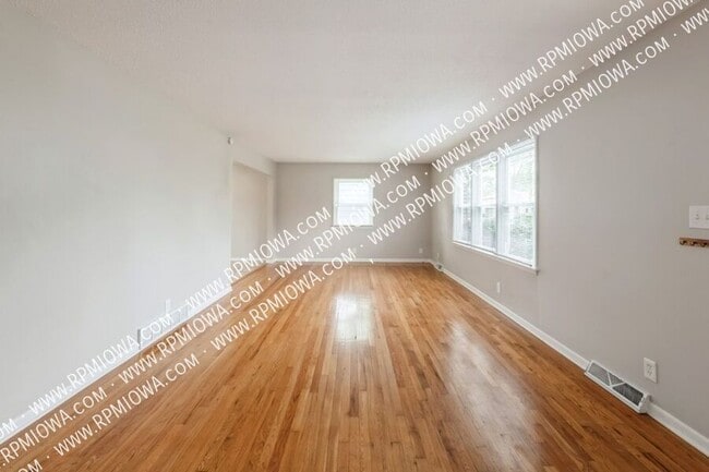 Building Photo - 4001 E Tiffin Ave