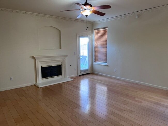 Building Photo - Stonelake home located on cul-de-sac