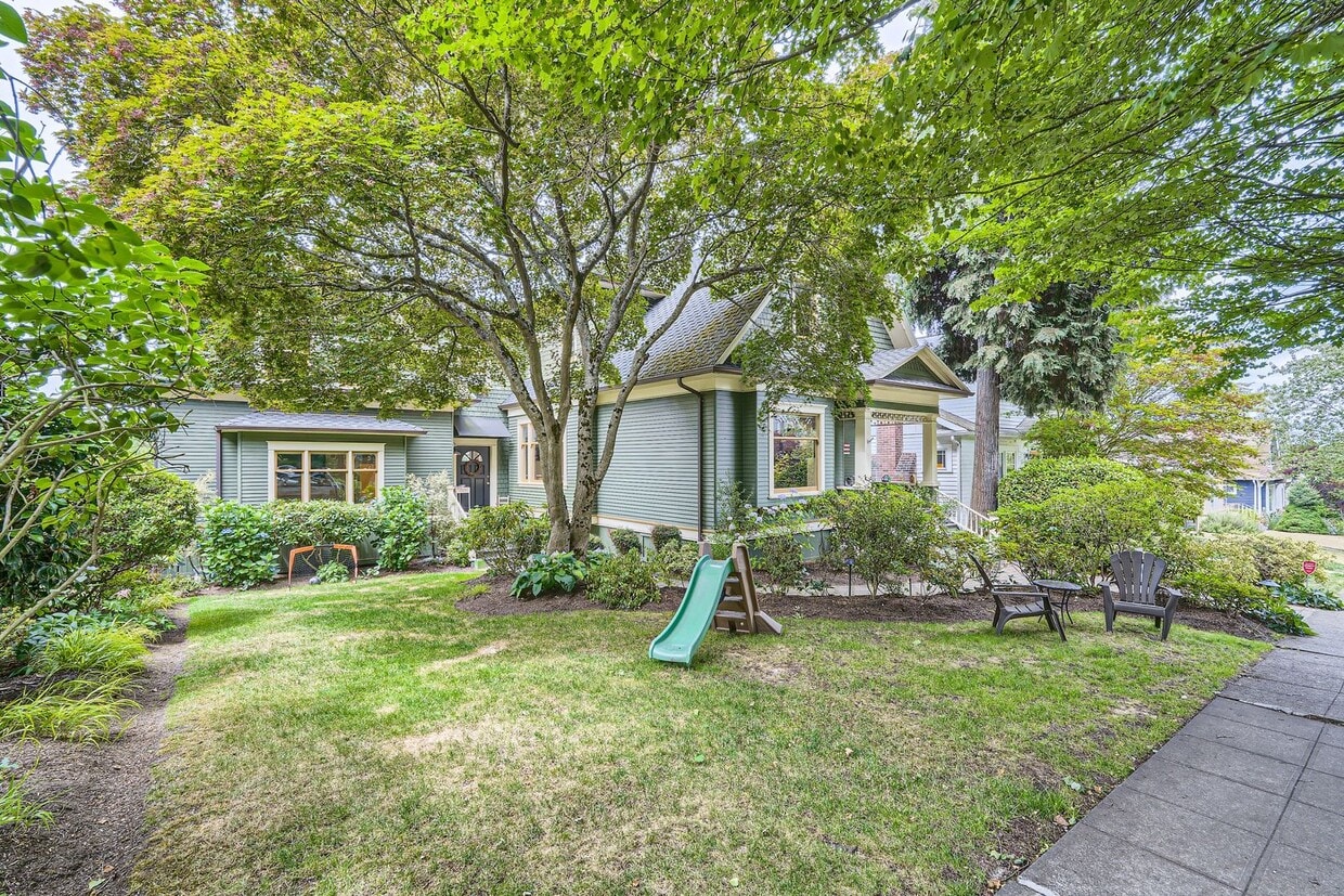 Primary Photo - Queen Anne Home