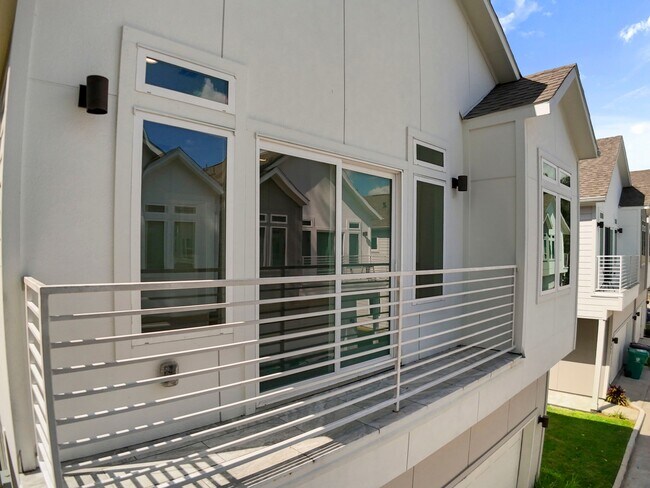 Building Photo - 861 Prosper St