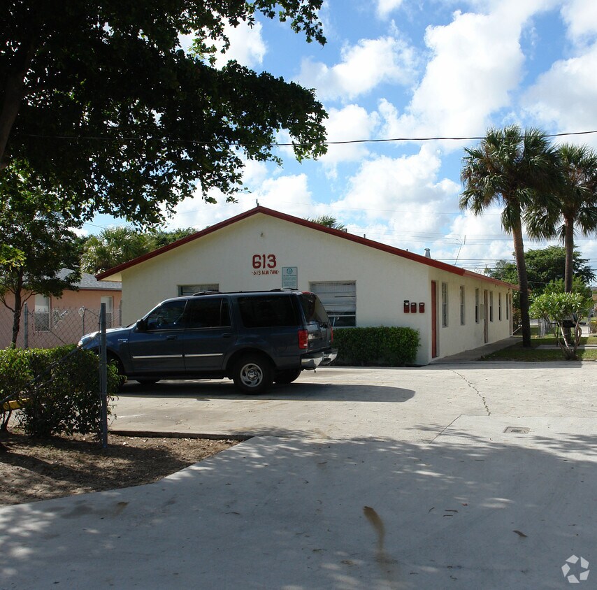 Primary Photo - 613-617 NW 7th Ave