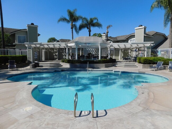 Building Photo - 3-Bedroom 2.5-Bathroom 2 story Condo In An...