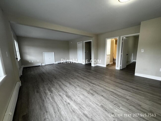 Building Photo - 114 Riverside Dr