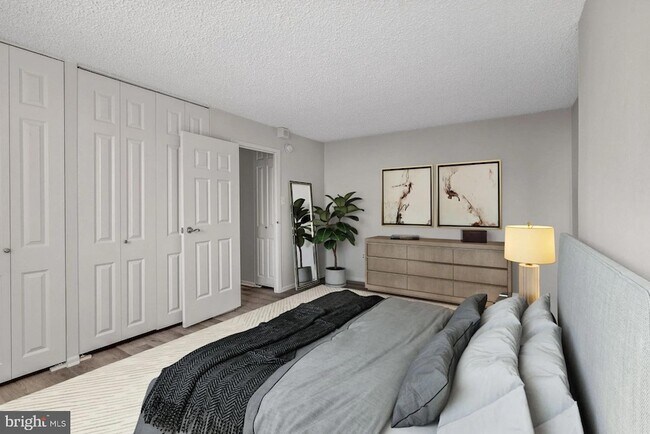 Building Photo - 1500 Locust Street Unit 1B-1807