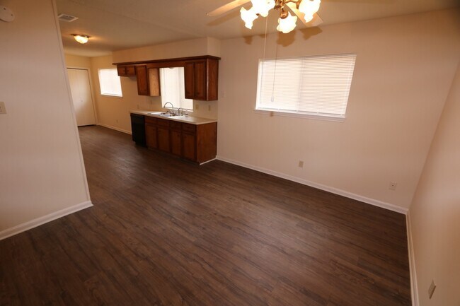 Foto del edificio - 15819 Spruce Point Dr