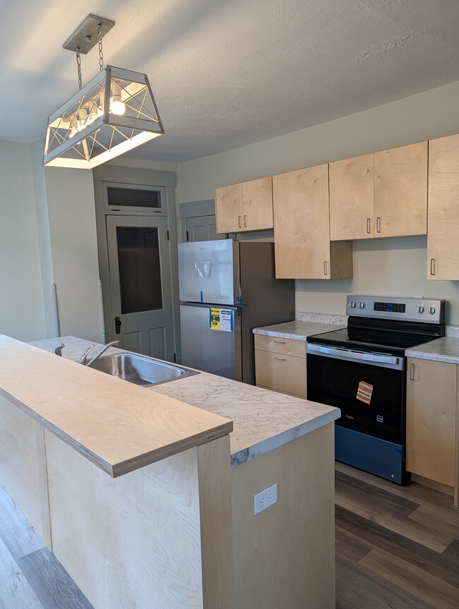 Kitchen - 104 Melmore St