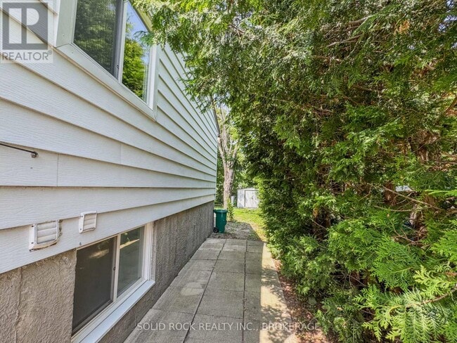 Building Photo - 842 Milford Dr
