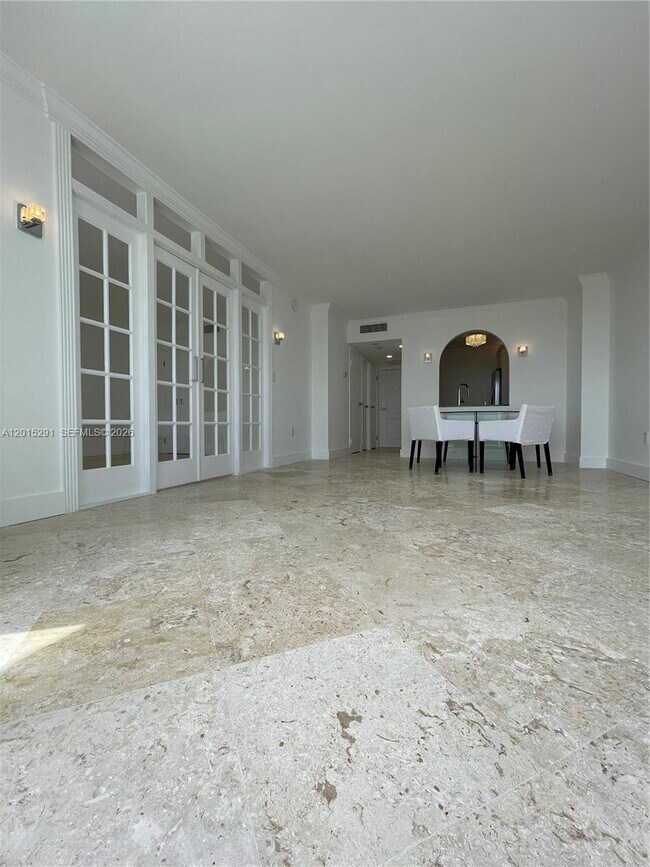 Building Photo - 3625 N Country Club Dr