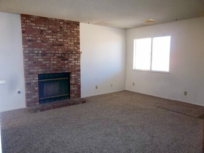 Building Photo - 736 S Norma St