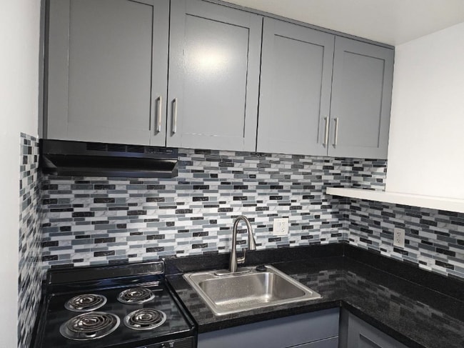 Building Photo - 617 S 9th St