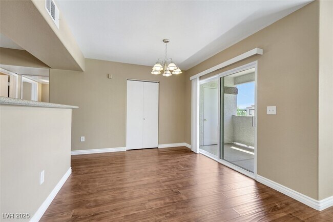 Foto del edificio - 7255 W Sunset Rd