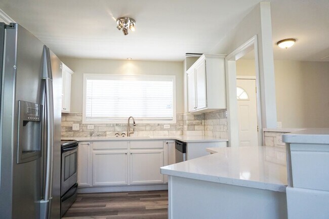 Building Photo - 7017 Farrington Farms Dr