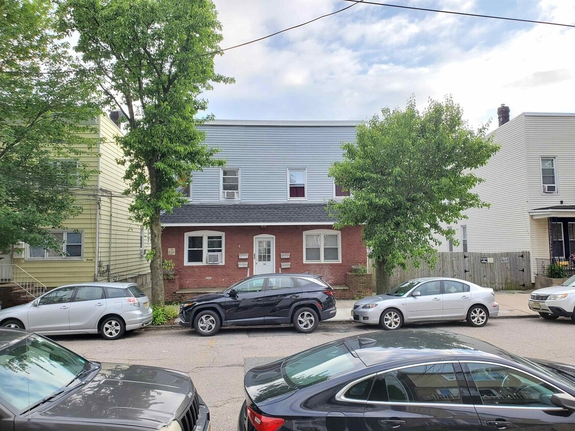 Primary Photo - 18 Mechanic St