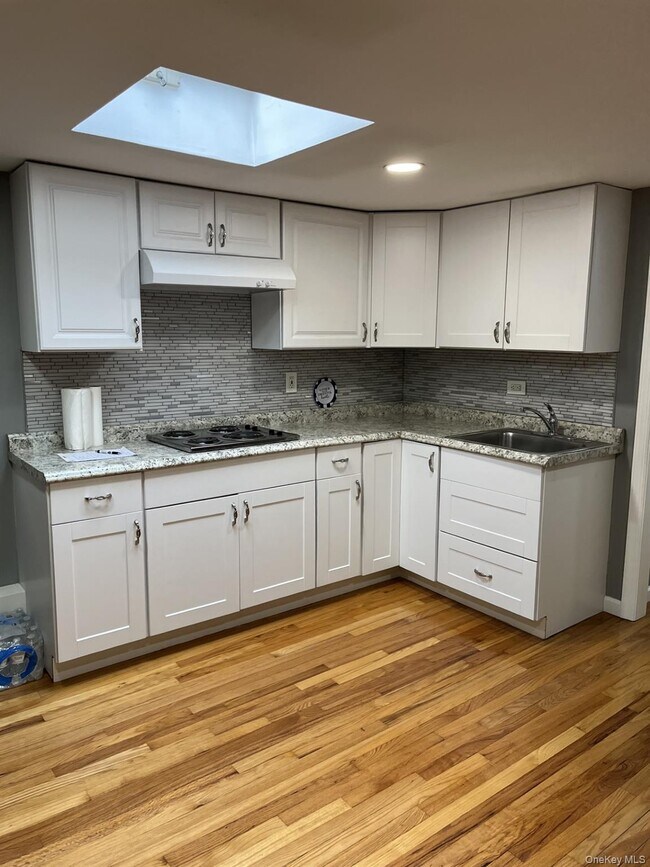 Foto del edificio - 24 Waterside Ave