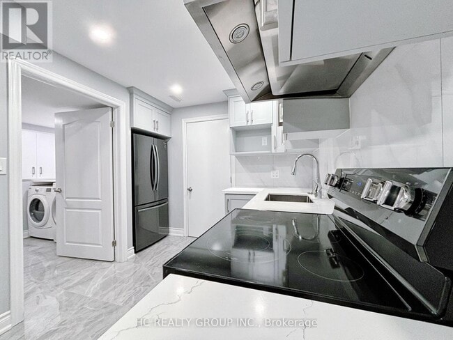 Photo du bâtiment - 310 Hammersly Blvd