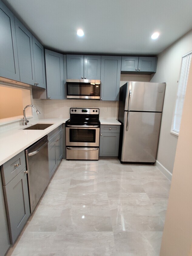Primary Photo - 8750 Royal Palm Blvd