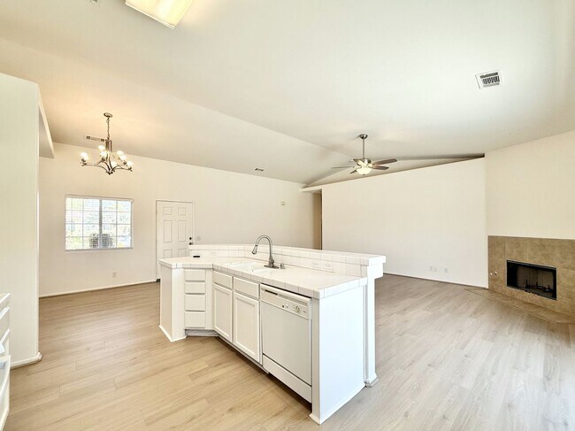 Foto del edificio - AVAILABLE NOW!! 3 Bedroom 2 Bathroom Home In Indio!!