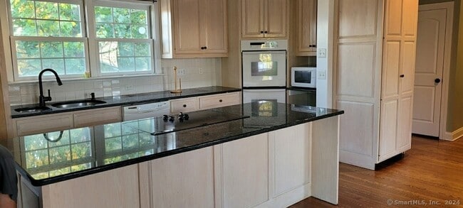 Photo - 10 Elmwood Ave House