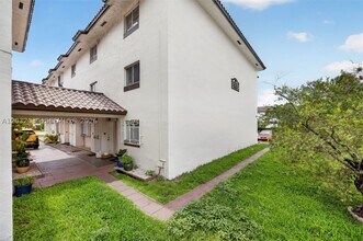 Building Photo - 800 SW 104th Ct