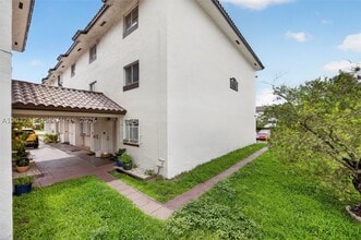 Building Photo - 800 SW 104th Ct