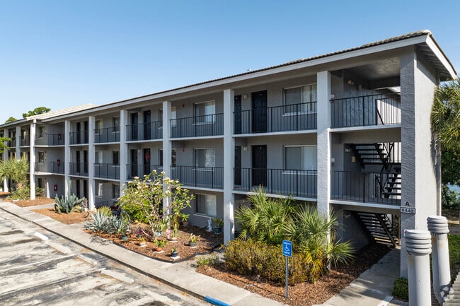 Building Photo - Lakes at Largo Apartments