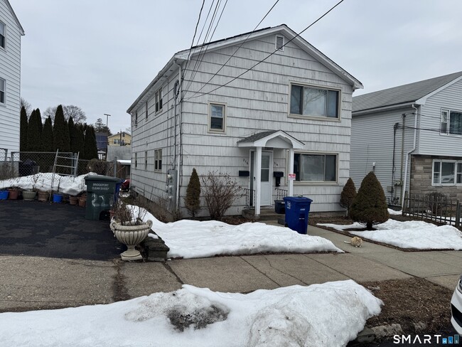 Building Photo - 214 Ruth St