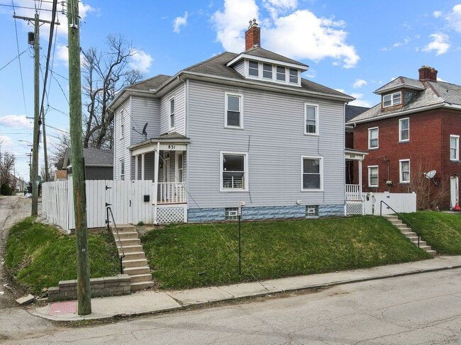 Building Photo - 829-831 Studer Ave