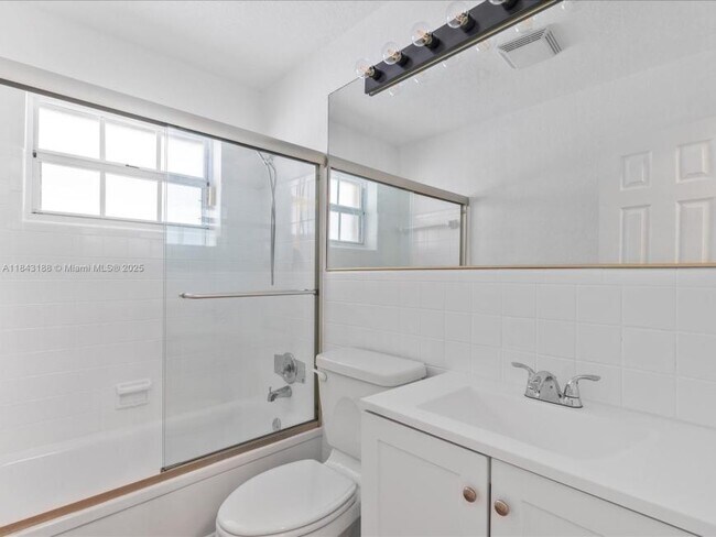 Foto del edificio - 4 bedroom in Plantation FL 33317