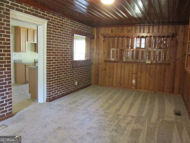 Building Photo - 6739 S Sweetwater Rd