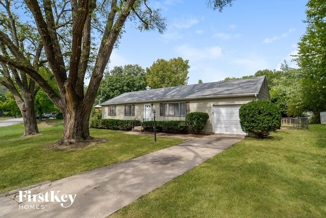 Building Photo - 4610 NE Sunnybrook Ln