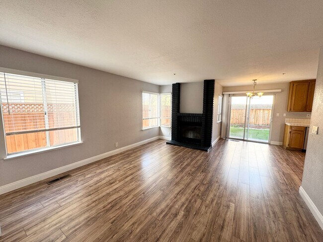 Foto del edificio - Great Shape Single Family Home in Livermore