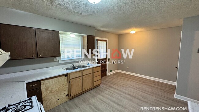 Foto del edificio - 3220 S Mendenhall Rd