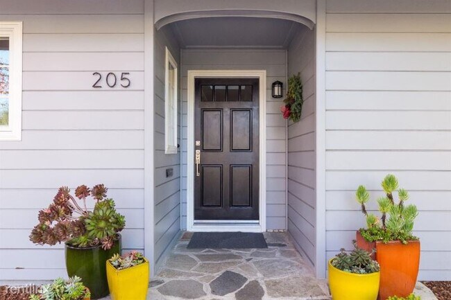 Foto del edificio - 3 br, 2 bath House - 205 Walter Hays Dr