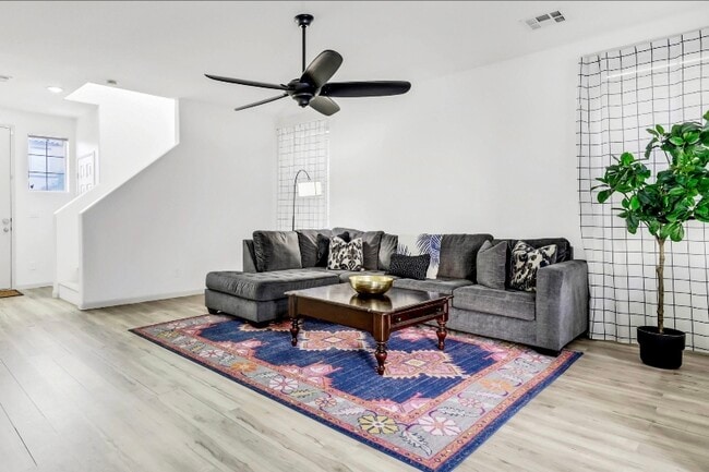 Foto del edificio - 30 Dovewood Ave