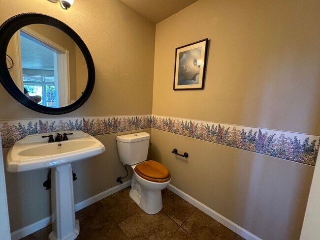 Building Photo - Desirable 3 bedroom House in a Gated Neigh...
