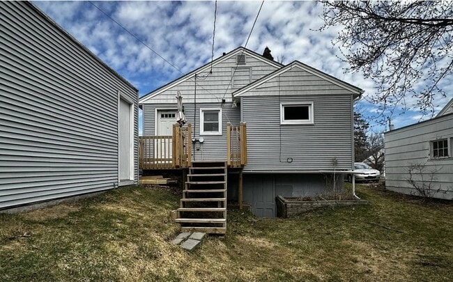 Building Photo - 2412 Selmser Ave