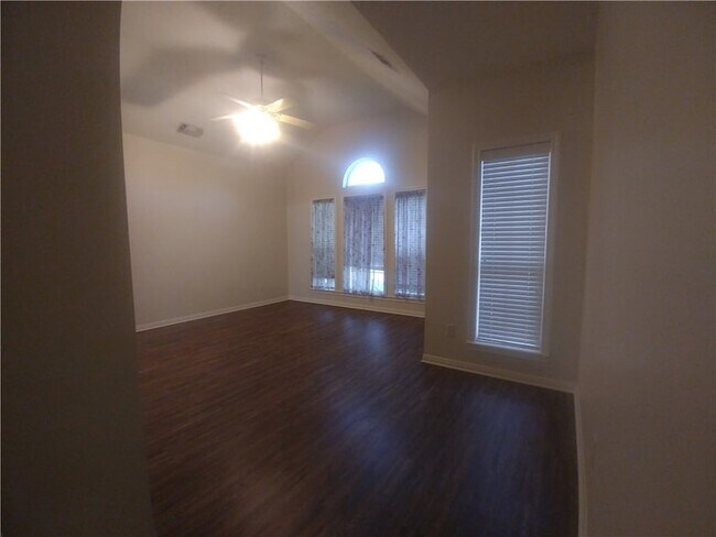 Foto del edificio - 1802 White Stone Dr