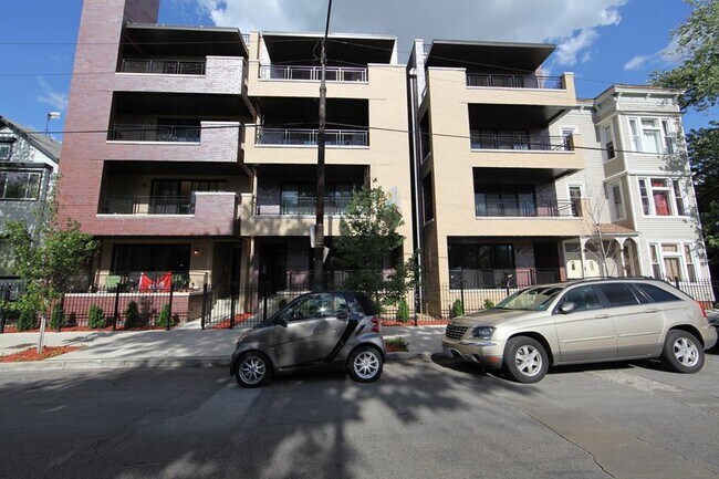 Building Photo - 1825 N California Ave