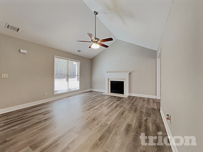 Foto del edificio - 1656 Deer Creek Ln