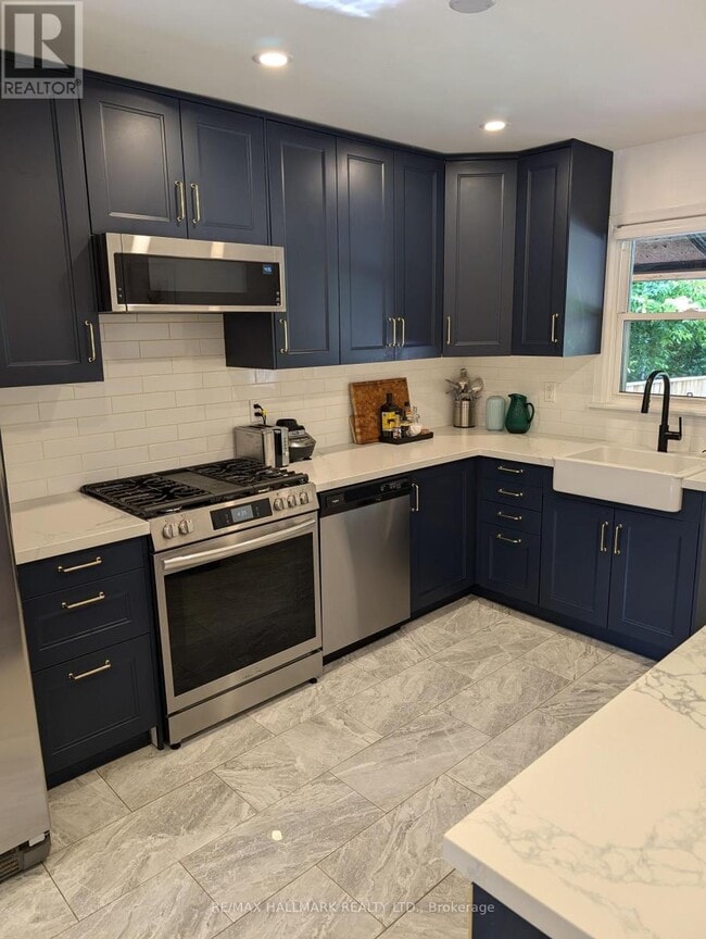 Building Photo - 455 Blackthorn Ave