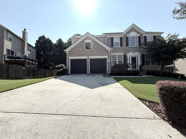 Building Photo - LOCATION!  Close to the outlet Malls and D...