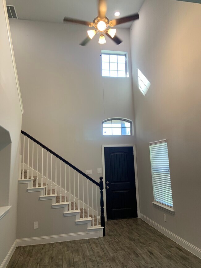 Building Photo - 6818 Topaz Dr
