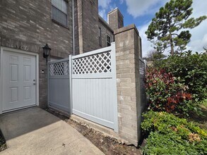 Building Photo - 6000 Reims Rd