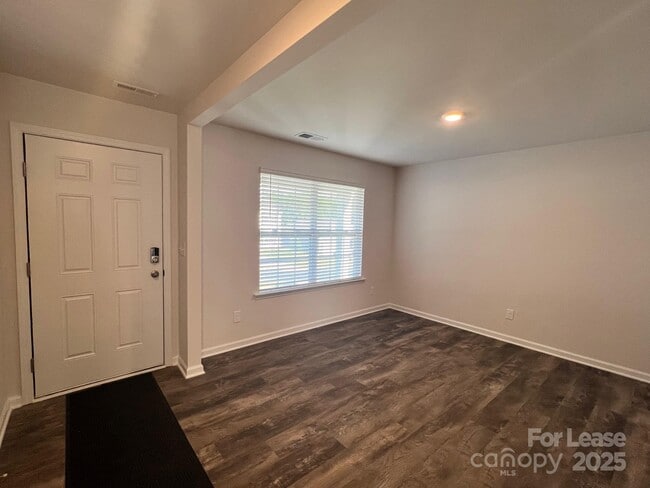 Building Photo - 7868 Whispering Strm Dr