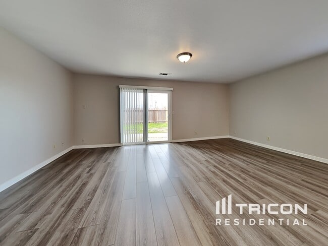 Building Photo - 1630 E Lake Court Marysville CA